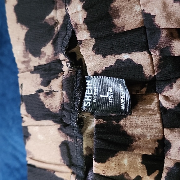 Brown Cheetah print rayon pants size L - Picture 3 of 4